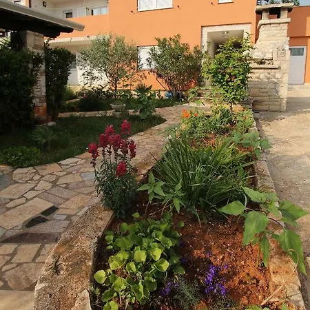 Apartament Valmas *